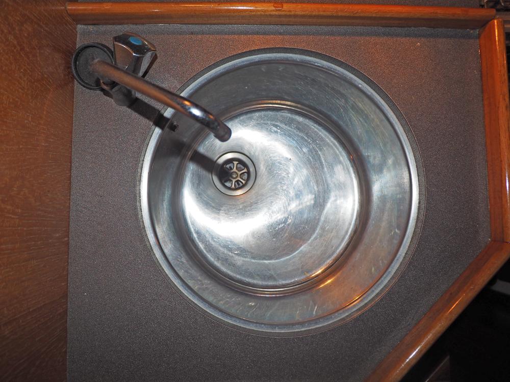 Saloon, Accommodation